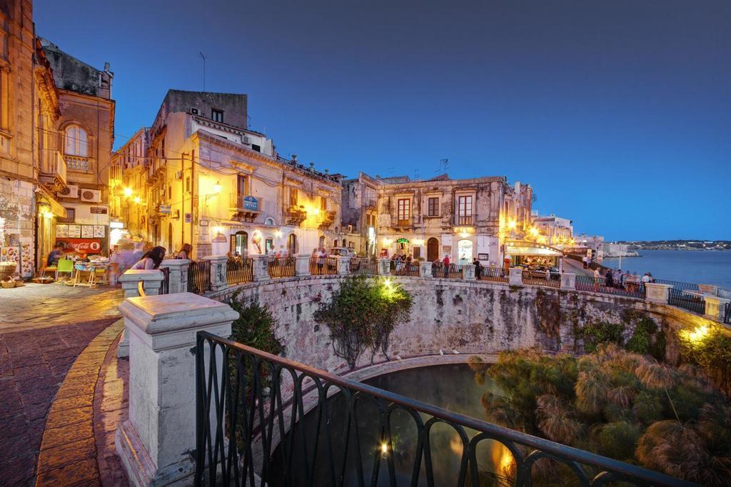 Amuni' Sicily Guest House Syracuse Екстер'єр фото
